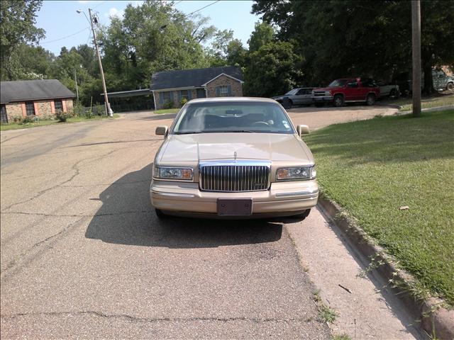 Lincoln Town Car 1996 photo 2