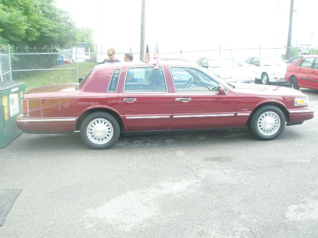 Lincoln Town Car 1996 photo 2