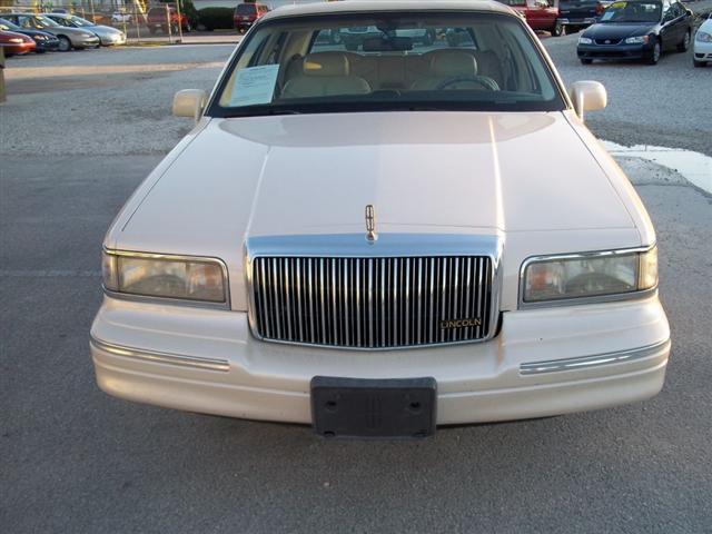 Lincoln Town Car 1996 photo 1