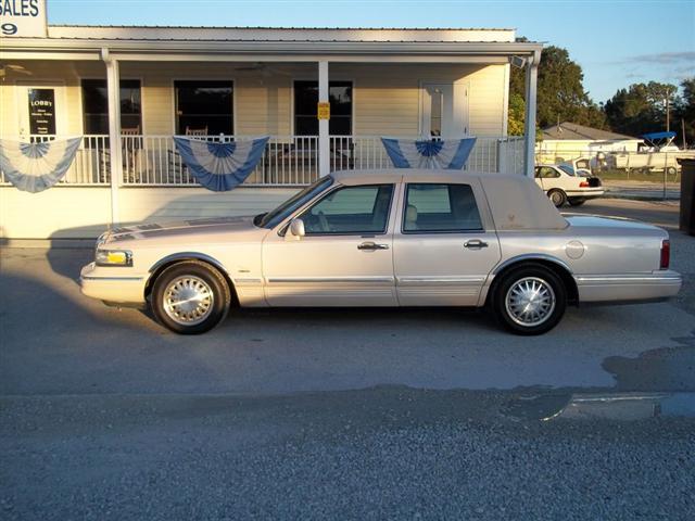 Lincoln Town Car 1996 photo 2