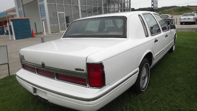 Lincoln Town Car 1996 photo 1