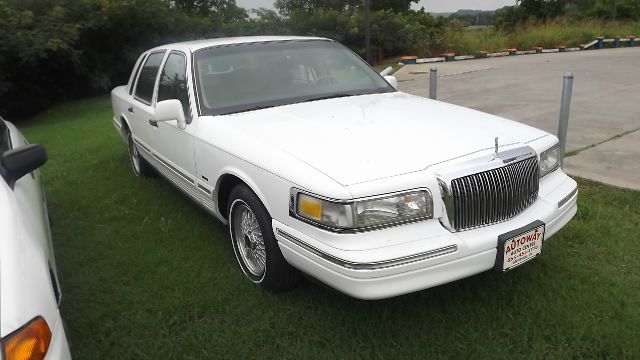 Lincoln Town Car 1996 photo 3