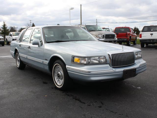 Lincoln Town Car 1997 photo 1