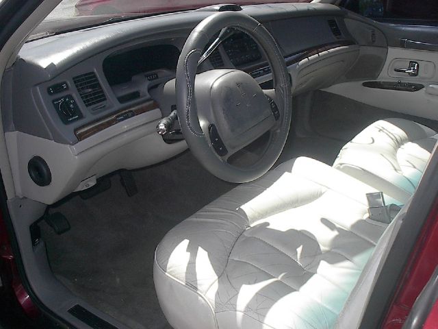 Lincoln Town Car 1997 photo 1