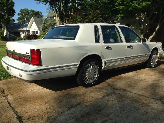 Lincoln Town Car 1997 photo 2