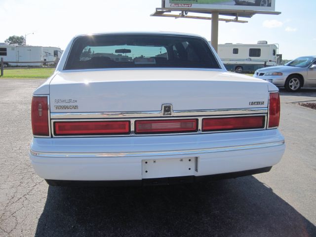 Lincoln Town Car 1997 photo 2