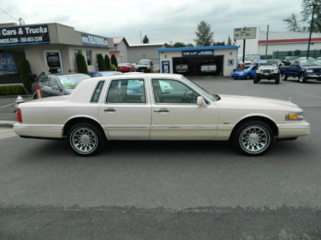 Lincoln Town Car 1997 photo 2