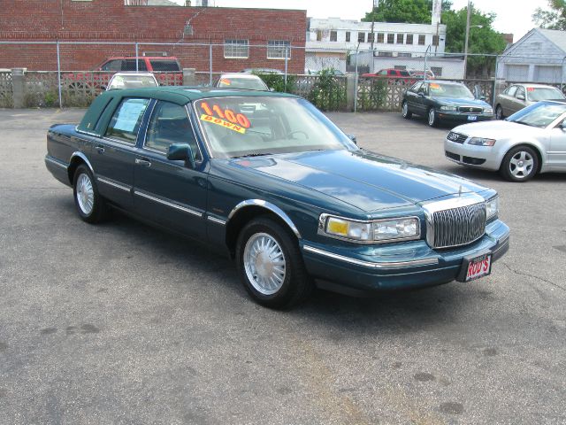 Lincoln Town Car DOWN 4.9 WAC Sedan