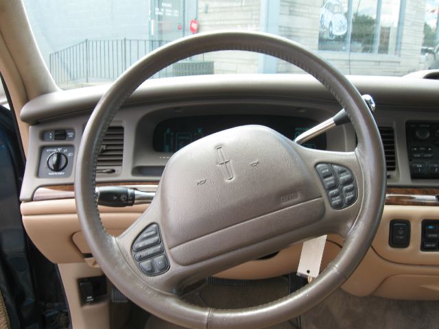 Lincoln Town Car 1997 photo 11