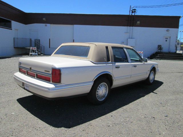 Lincoln Town Car 1997 photo 2