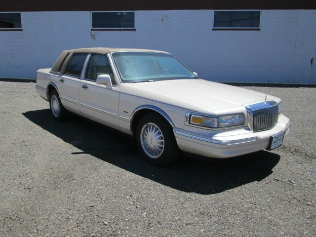 Lincoln Town Car 1997 photo 3