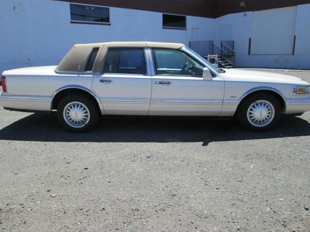 Lincoln Town Car 1997 photo 4