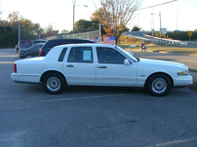 Lincoln Town Car 1997 photo 3