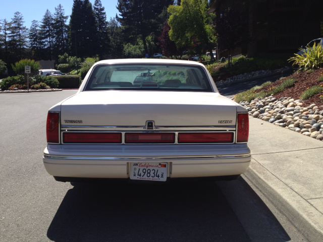 Lincoln Town Car 1997 photo 10