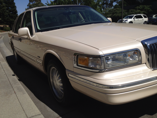 Lincoln Town Car 1997 photo 2