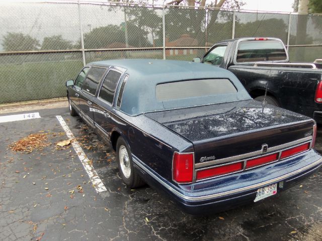 Lincoln Town Car 1997 photo 2