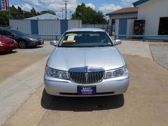 Lincoln Town Car DOWN 4.9 WAC Sedan