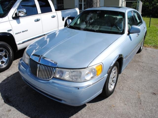 Lincoln Town Car DOWN 4.9 WAC Sedan