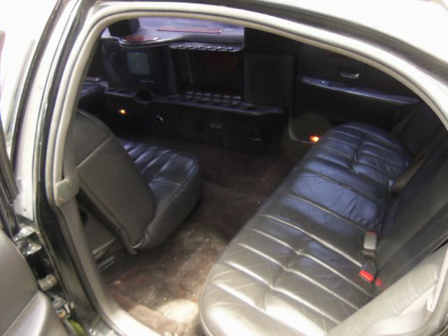 Lincoln Town Car 4X4 SLE Regular Cab Sedan