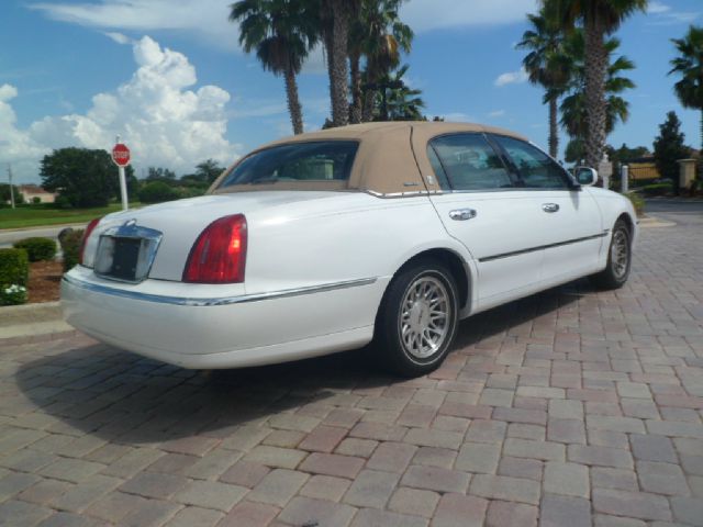 Lincoln Town Car 1998 photo 3