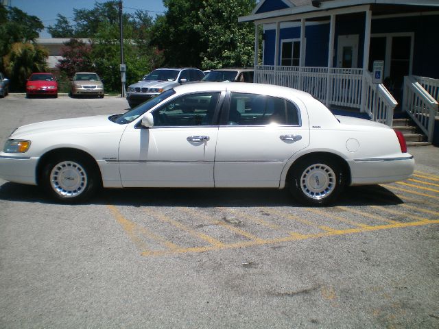 Lincoln Town Car 1998 photo 2