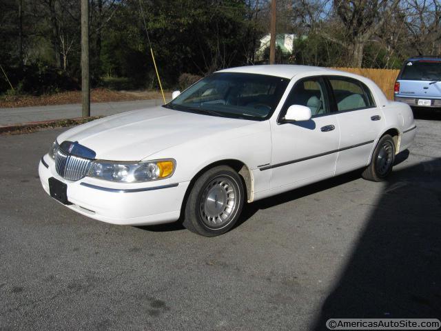 Lincoln Town Car DOWN 4.9 WAC Sedan