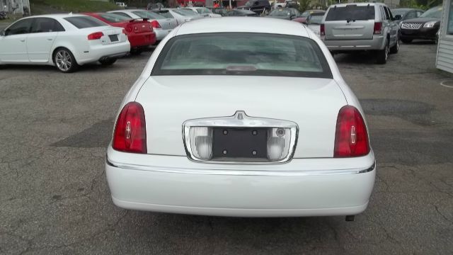 Lincoln Town Car 1999 photo 4