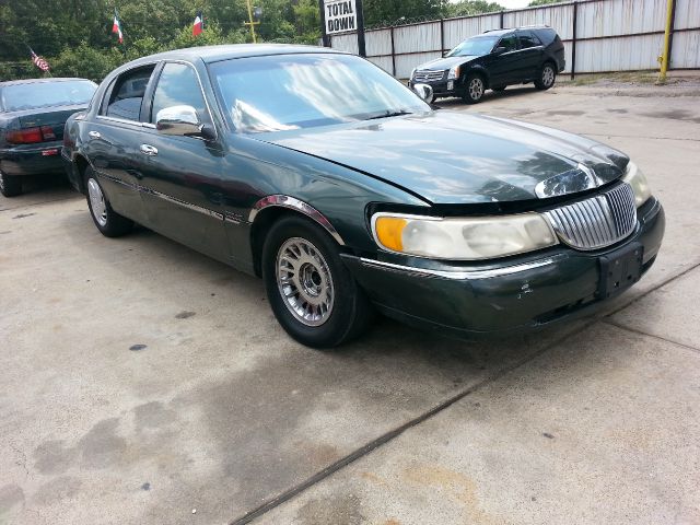 Lincoln Town Car 1999 photo 2