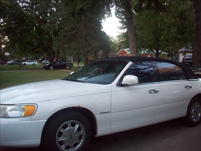 Lincoln Town Car 1999 photo 1