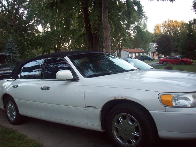 Lincoln Town Car 1999 photo 2