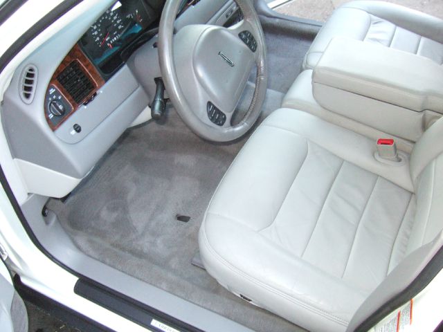 Lincoln Town Car 1999 photo 13