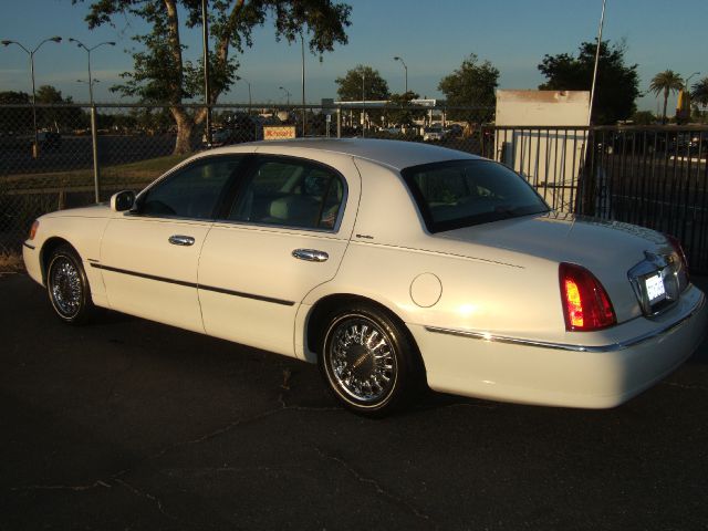 Lincoln Town Car 1999 photo 15