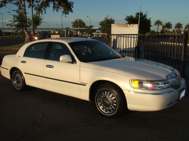 Lincoln Town Car 1999 photo 3