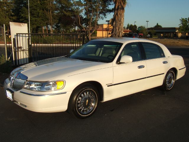 Lincoln Town Car 1999 photo 4