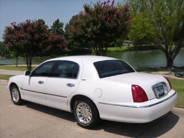 Lincoln Town Car 1999 photo 4