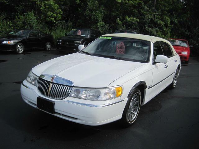 Lincoln Town Car 1999 photo 2