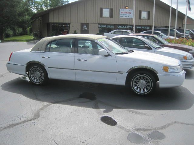 Lincoln Town Car 1999 photo 3