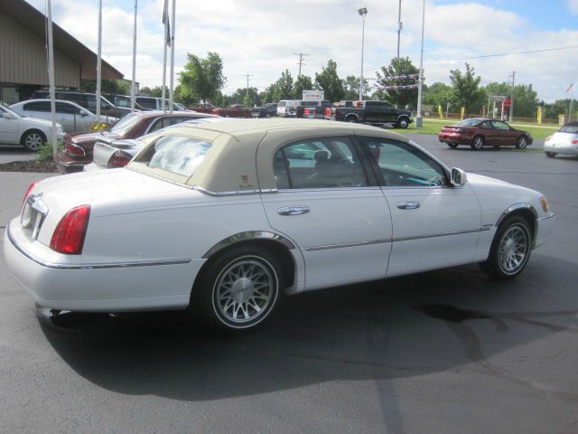 Lincoln Town Car 1999 photo 4