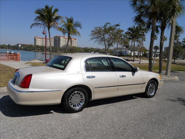 Lincoln Town Car 1999 photo 1