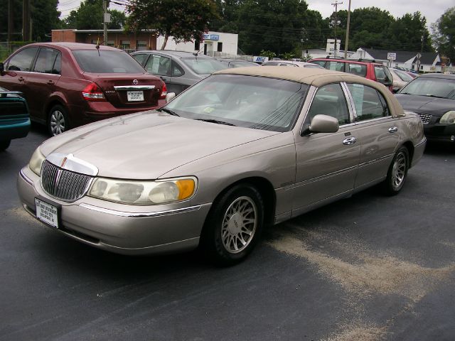 Lincoln Town Car 1999 photo 2