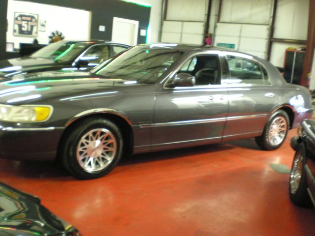 Lincoln Town Car 1999 photo 2