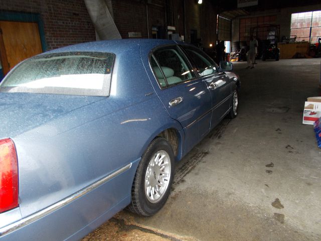 Lincoln Town Car 1999 photo 4