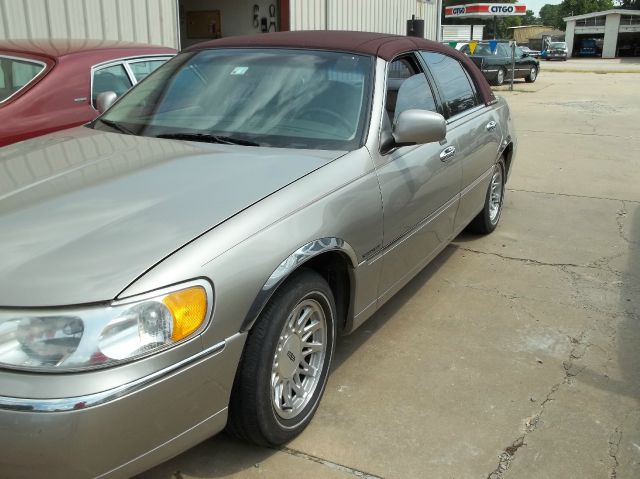 Lincoln Town Car 1999 photo 3