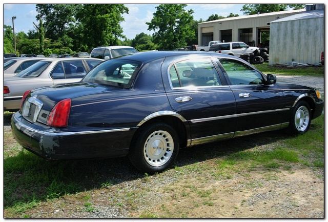 Lincoln Town Car 1999 photo 1