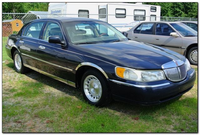 Lincoln Town Car 1999 photo 2