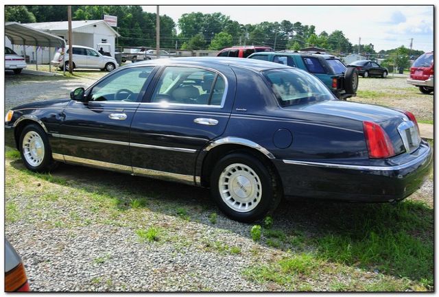 Lincoln Town Car 1999 photo 3