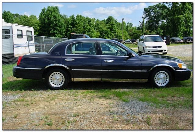 Lincoln Town Car 1999 photo 4