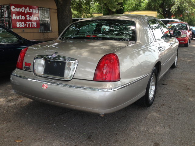 Lincoln Town Car 1999 photo 2