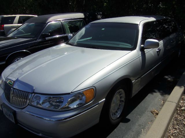 Lincoln Town Car 2000 photo 4