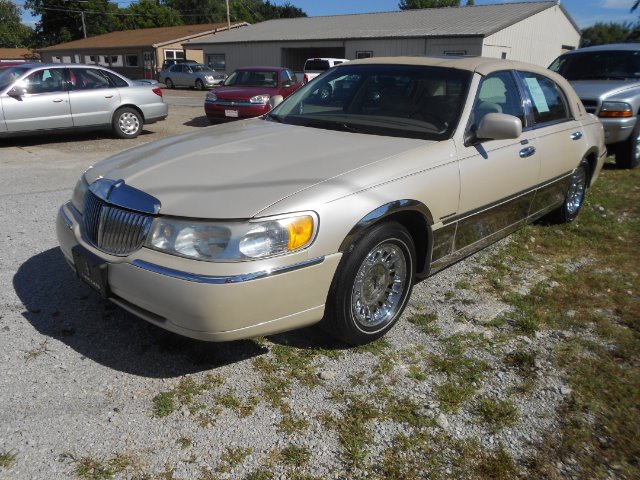 Lincoln Town Car 2000 photo 4